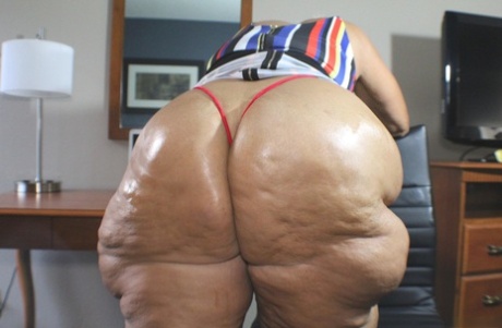 Blonde granny Amber Conners hikes her dress up to show her massive ass